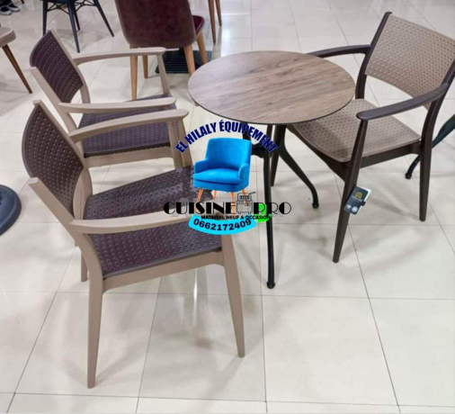 les-chaise-et-materiels-professionnels-des-cafe-big-0