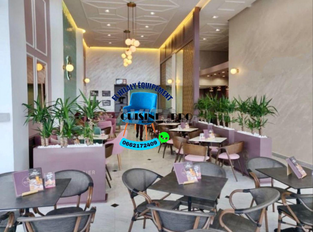 les-chaise-multi-couleur-de-cafe-big-1