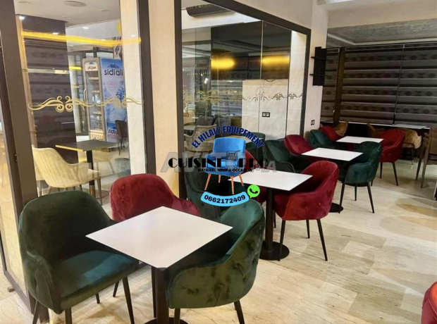 les-chaise-multi-couleur-de-cafe-big-0