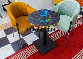 chaise-et-table-cafe