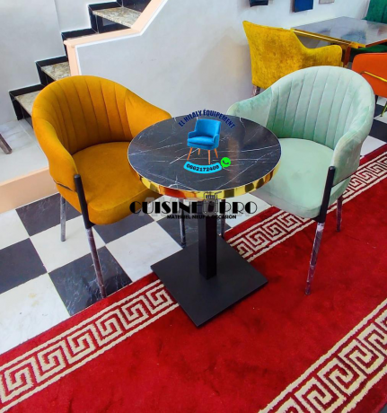 chaise-et-table-cafe-big-0
