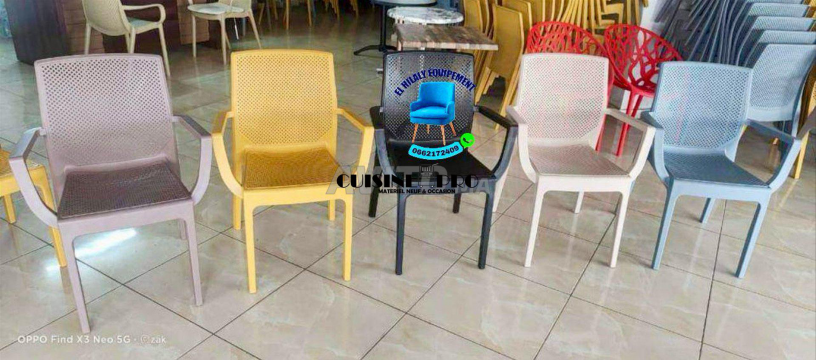 des-chaises-neufs-pour-cafe-big-0