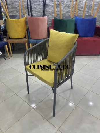 chaise-cafe-restaurant-big-0