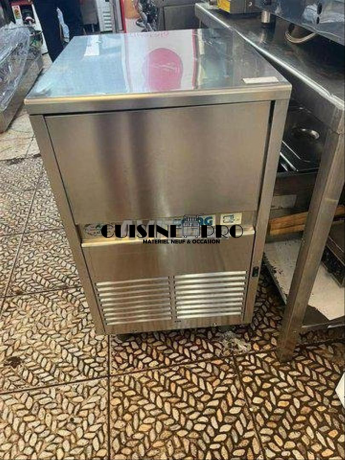 machine-a-glacons-importe-big-0