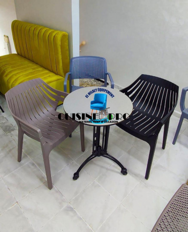 chaise-terrasse-de-cafe-big-1